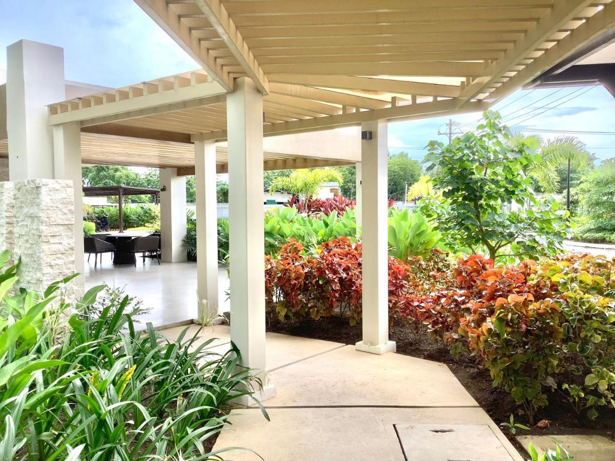 Azra Bacolod At Mesavirre Garden Residences Exterior photo