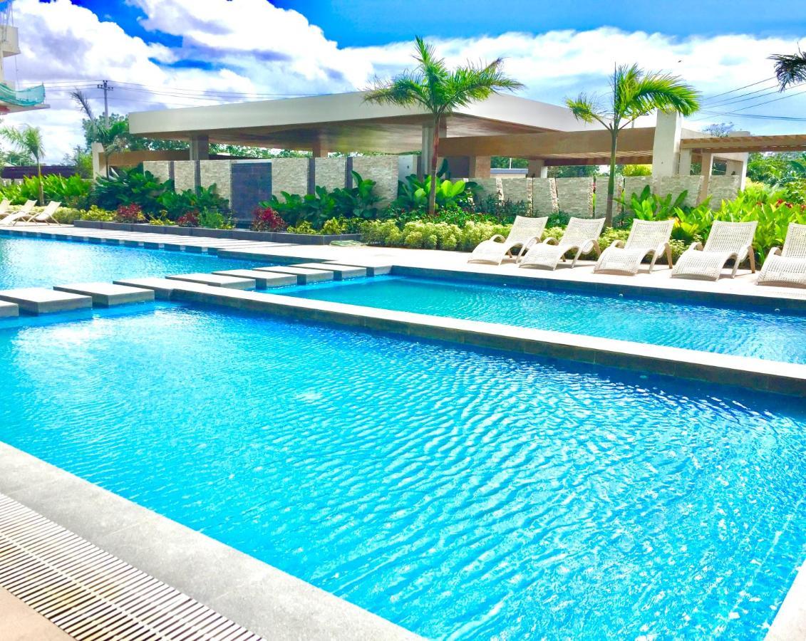 Azra Bacolod At Mesavirre Garden Residences Exterior photo