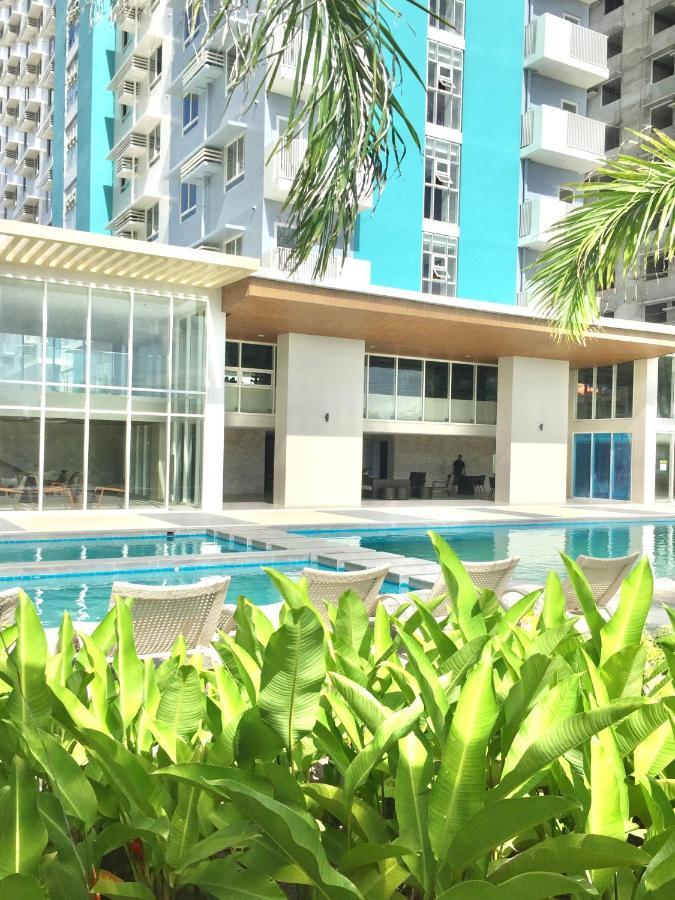 Azra Bacolod At Mesavirre Garden Residences Exterior photo