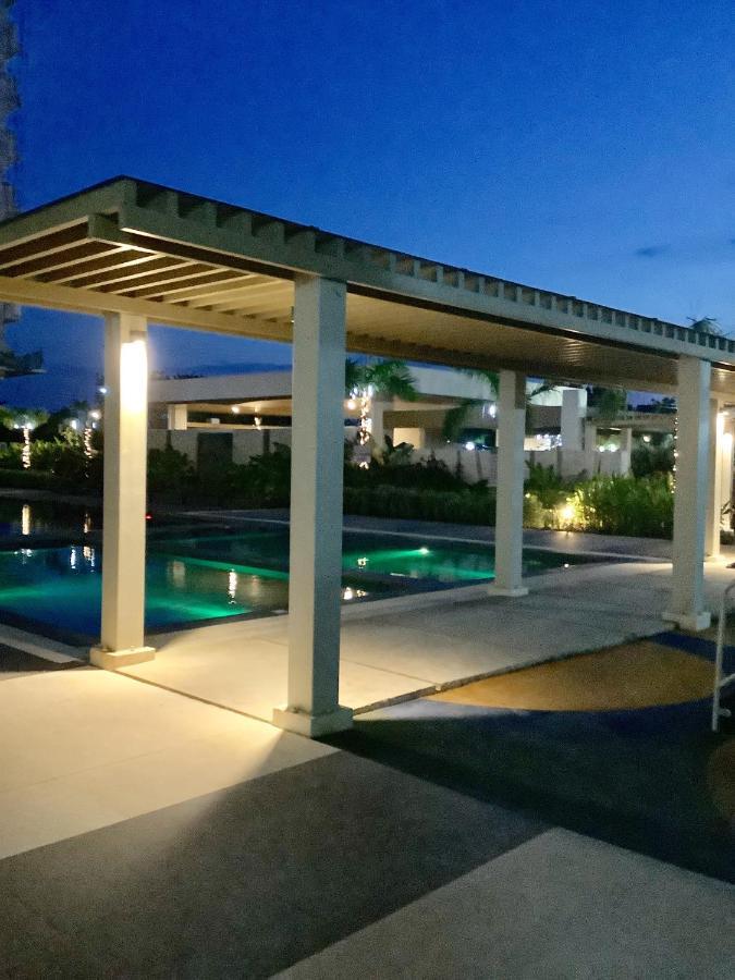 Azra Bacolod At Mesavirre Garden Residences Exterior photo
